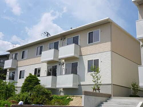 シャーメゾンヒルズＣ 地上2階地下2階建