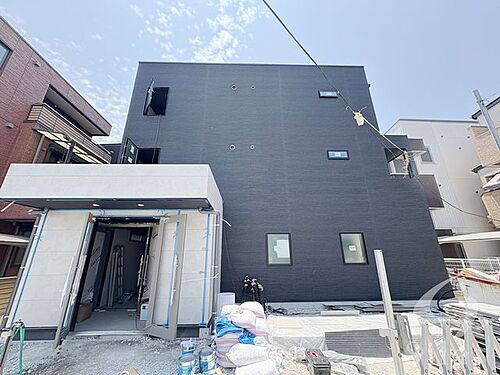 兵庫県西宮市池開町 3階建