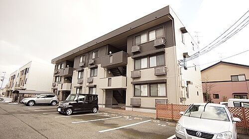 新潟県新潟市東区寺山３丁目 3階建