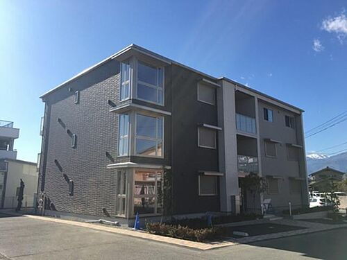 シャーメゾン　アジュール 3階建