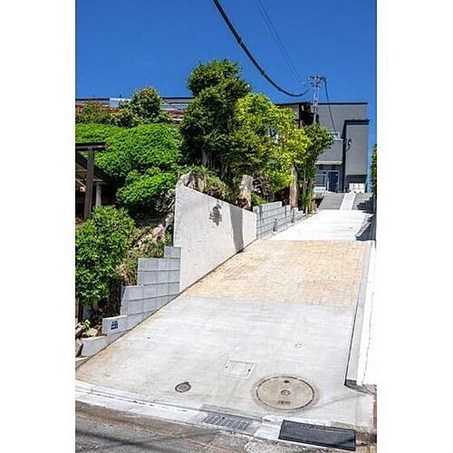 東京都町田市玉川学園１丁目 2階建