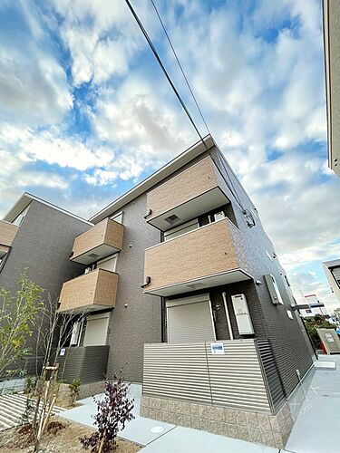 大阪府堺市西区浜寺石津町西４丁 3階建
