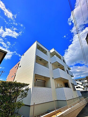 大阪府泉大津市式内町 築2年2ヶ月 3階建