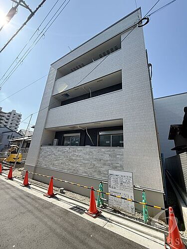 大阪府高石市千代田１丁目 3階建