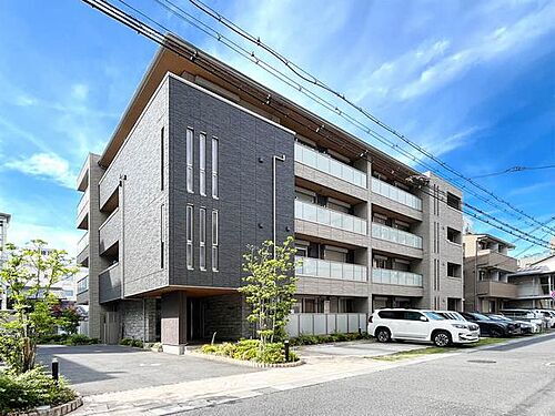 シャーメゾン　フォルトゥーナ 4階建