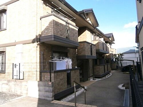 大阪府豊中市桜の町４丁目 2階建