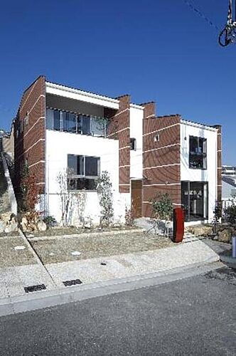 兵庫県西宮市甲陽園西山町 2階建