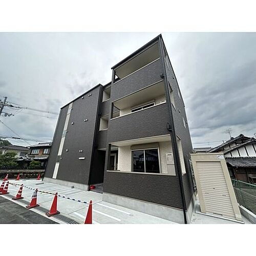 大阪府枚方市渚元町 築1年5ヶ月 3階建
