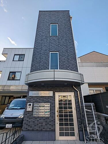 京都府京都市山科区東野八反畑町 3階建