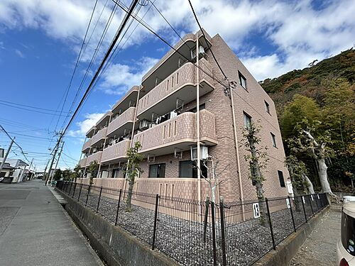 静岡県沼津市上香貫宮原町 3階建