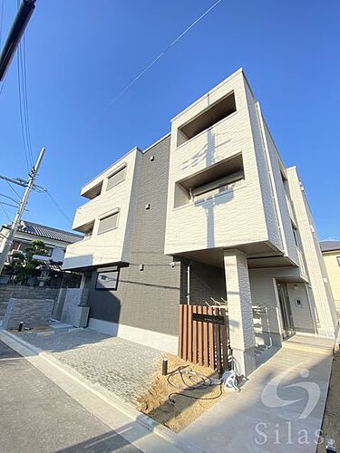 シャーメゾン　アミコート 3階建
