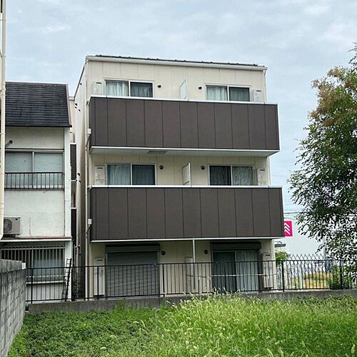 兵庫県西宮市池開町 3階建