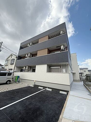 大阪府高石市千代田１丁目 3階建 