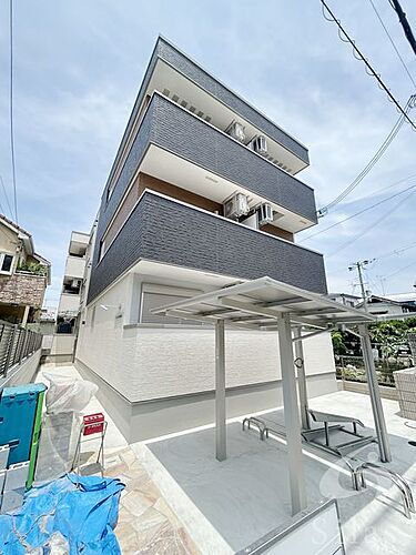 兵庫県西宮市今津社前町 3階建