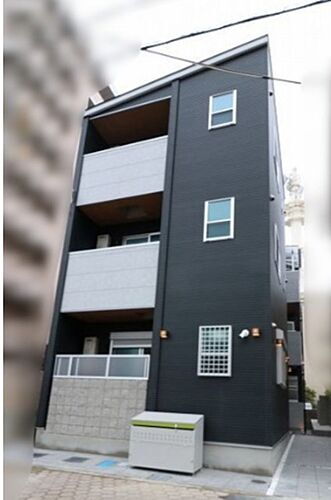 兵庫県西宮市笠屋町 3階建