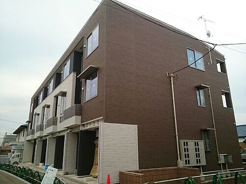 神奈川県厚木市上依知 3階建