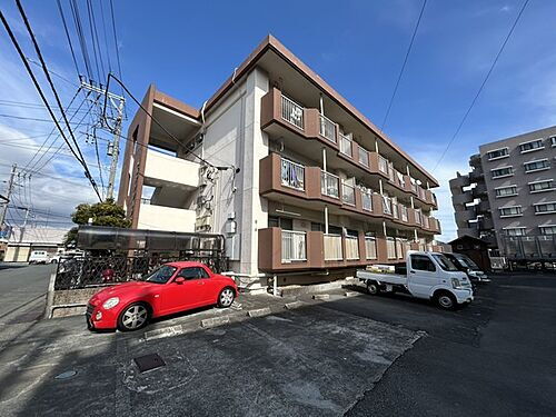 静岡県沼津市東椎路 3階建