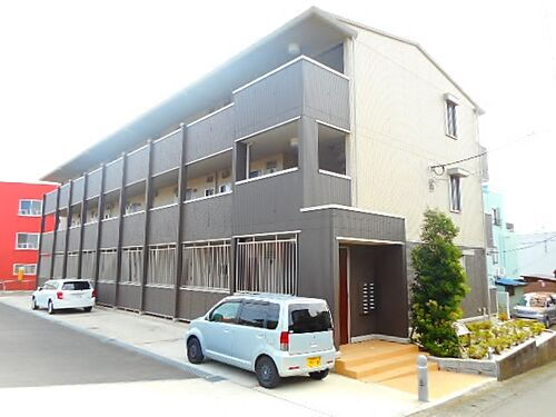 神奈川県伊勢原市高森６丁目 3階建 築10年4ヶ月
