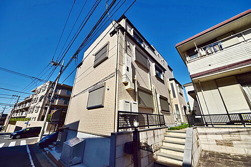 東京都多摩市馬引沢２丁目 3階建 築6年11ヶ月