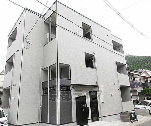 京都府京都市山科区四ノ宮川原町 3階建 築1年未満