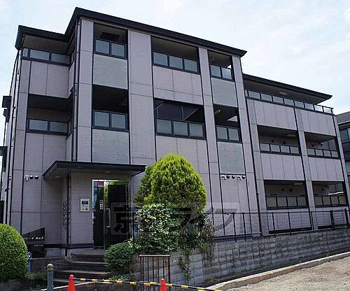 大阪府枚方市岡山手町 築24年9ヶ月 3階建