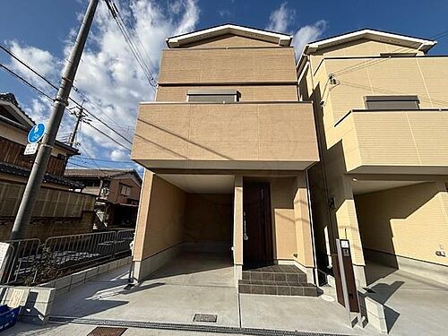 大阪府高槻市津之江町３丁目 3階建 