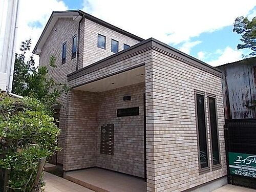 大阪府高槻市北園町 築15年10ヶ月 2階建