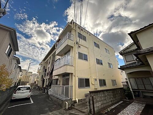 大阪府高槻市芝生町２丁目 築39年10ヶ月 3階建