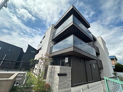 大阪府高槻市東五百住町３丁目  3階建