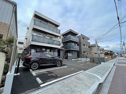 大阪府高槻市八幡町 築1年9ヶ月 3階建