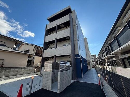 大阪府高槻市別所中の町  4階建