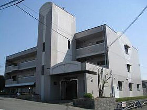 京都府宇治市木幡正中 3階建