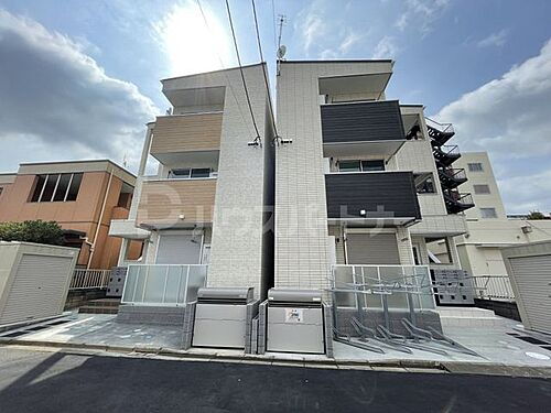 千葉県松戸市新松戸３丁目 築1年5ヶ月 3階建