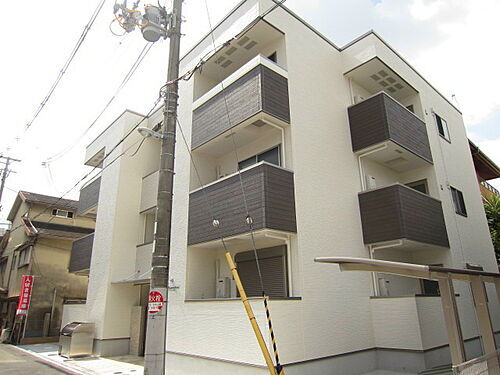 大阪府大阪市淀川区東三国１丁目 築9年4ヶ月 3階建