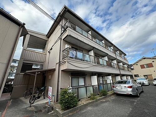大阪府枚方市養父元町 3階建