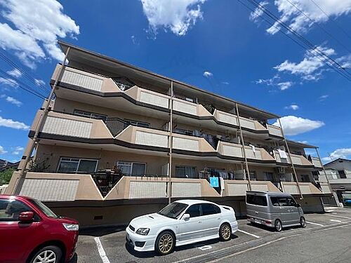 大阪府枚方市南中振２丁目 築37年7ヶ月 3階建