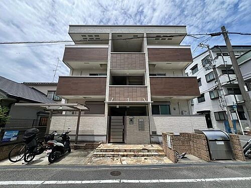 大阪府枚方市牧野本町１丁目 3階建