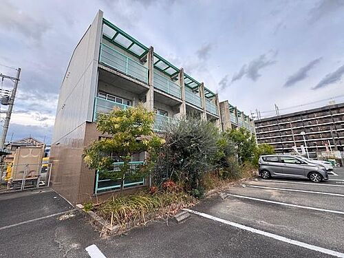 大阪府枚方市磯島元町 築28年10ヶ月 3階建