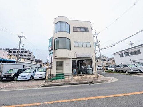 大阪府茨木市鮎川１丁目 築36年8ヶ月 3階建