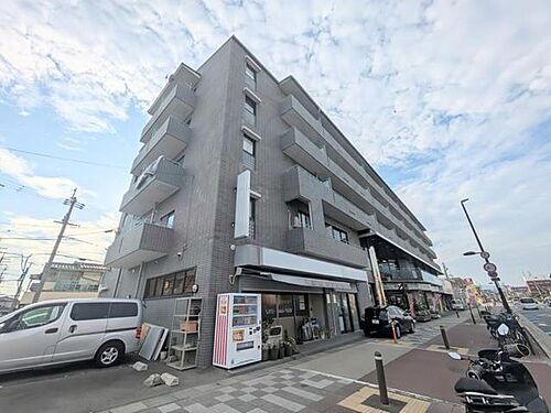 大阪府茨木市鮎川２丁目 5階建