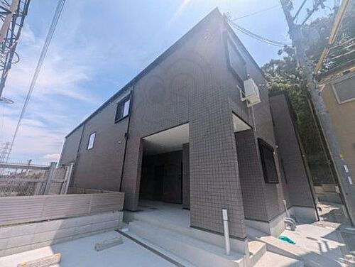 大阪府茨木市郡山２丁目 2階建 