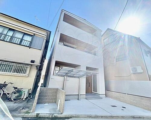 大阪府吹田市南正雀５丁目  3階建