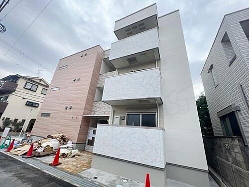 大阪府吹田市南正雀２丁目 築2年10ヶ月 3階建