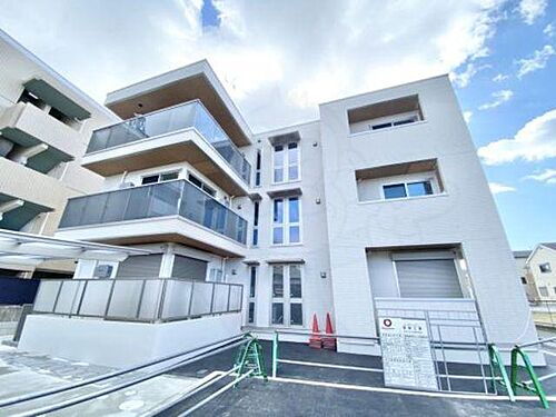 大阪府茨木市中村町 築1年11ヶ月 3階建