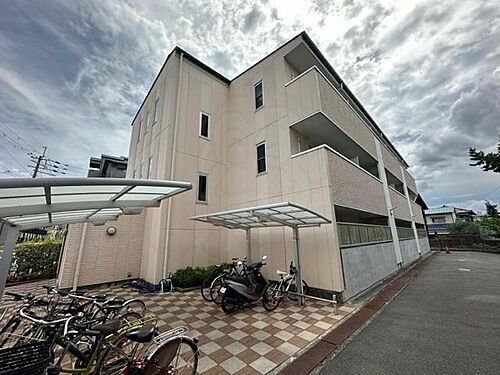 大阪府茨木市沢良宜西１丁目 築9年9ヶ月 3階建