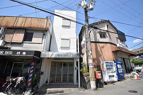 大阪府茨木市総持寺駅前町 築35年11ヶ月 3階建