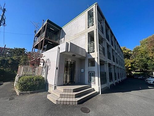 大阪府高槻市大和１丁目 築23年10ヶ月 3階建