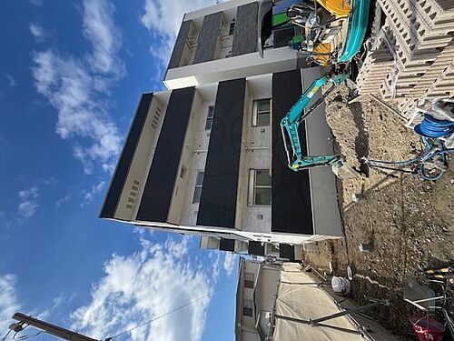 大阪府堺市西区鳳中町９丁 築1年9ヶ月 3階建