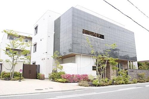 大阪府堺市堺区南三国ヶ丘町３丁 3階建 築8年9ヶ月