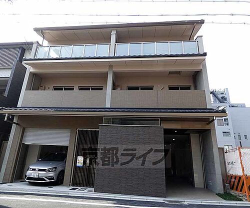 京都府京都市中京区竹屋町通間之町西入大津町 3階建